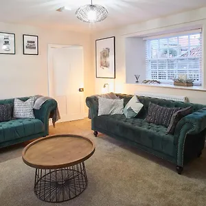 Host & - Middle , Whitby United Kingdom
